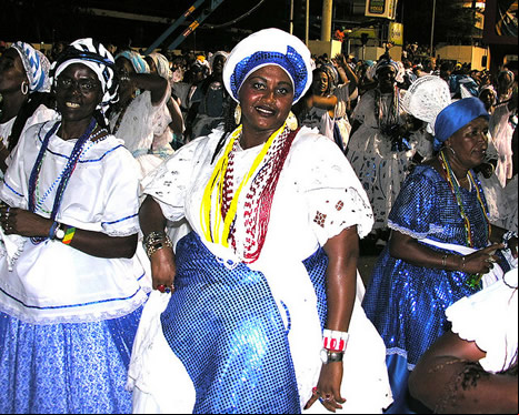 Bahianas desfilando en el Carnaval de Salvador de Bahía