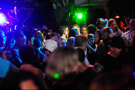 Fiesta en el Beco das Cores - Arraial d'Ajuda 